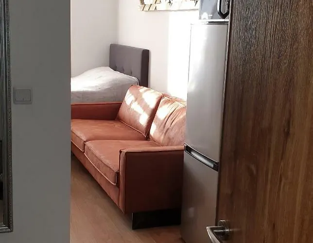 студио тони в модерна сграда с фитнес в централна