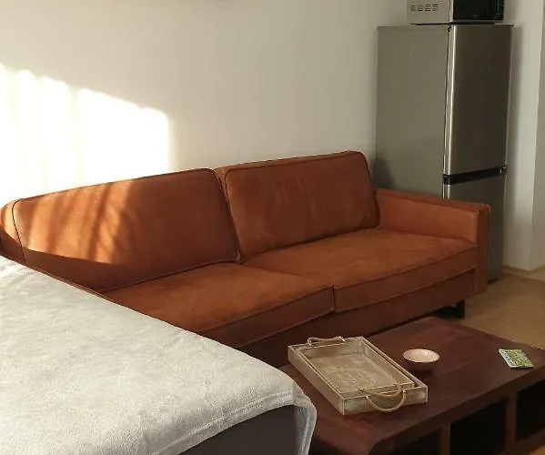 студио тони в модерна сграда с фитнес в централна Varna