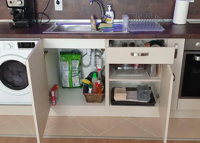 студио тони в модерна сграда с фитнес в централна